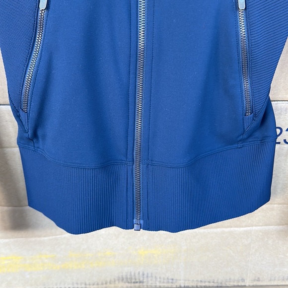 Lululemon Movement to Movement Jacket Nocturnal Teal Size 2 - Picture 5 of 9